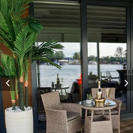 Ada Moment Splav- Kuca Na Reci Beograd- Floating House On Sava River ,belgrade Tatil Evi *