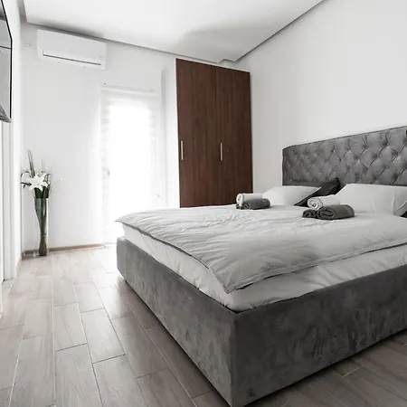 Ada Moment Splav- Kuca Na Reci Beograd- Floating House On Sava River ,belgrade *