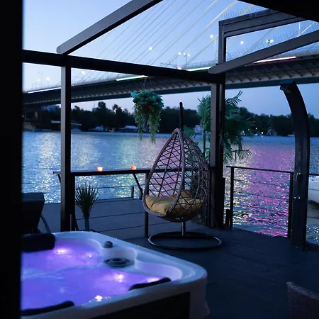 Ada Moment Splav- Kuca Na Reci Beograd- Floating House On Sava River ,belgrade Holiday home