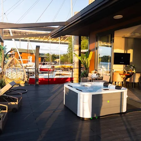 Ada Moment Splav- Kuca Na Reci Beograd- Floating House On Sava River ,belgrade Holiday home *