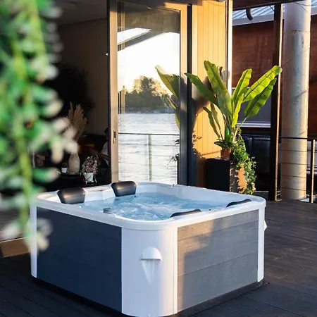 Prázdninový dům Ada Moment Splav- Kuca Na Reci Beograd- Floating House On Sava River ,belgrade *