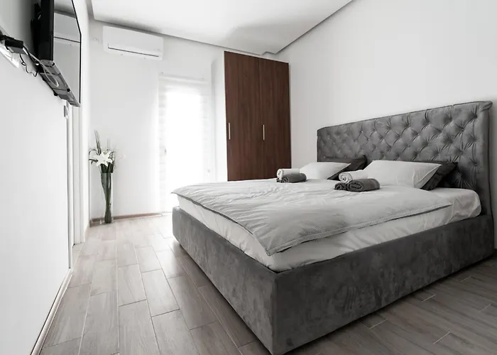 Ada Moment Splav- Kuca Na Reci Beograd- Floating House On Sava River ,belgrade *