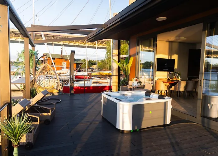 Ada Moment Splav- Kuca Na Reci Beograd- Floating House On Sava River ,belgrade Holiday home *